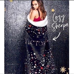 💋Victoria’s Secret Limited Edition Sherpa Blanket